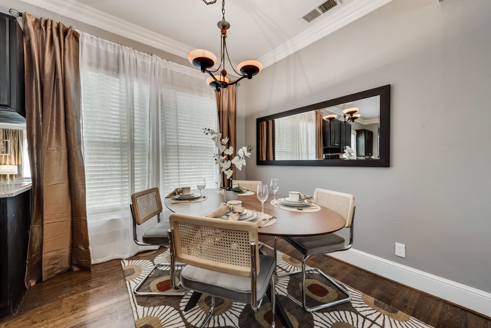 Dallas Apartment: 4417 Swiss Avenue