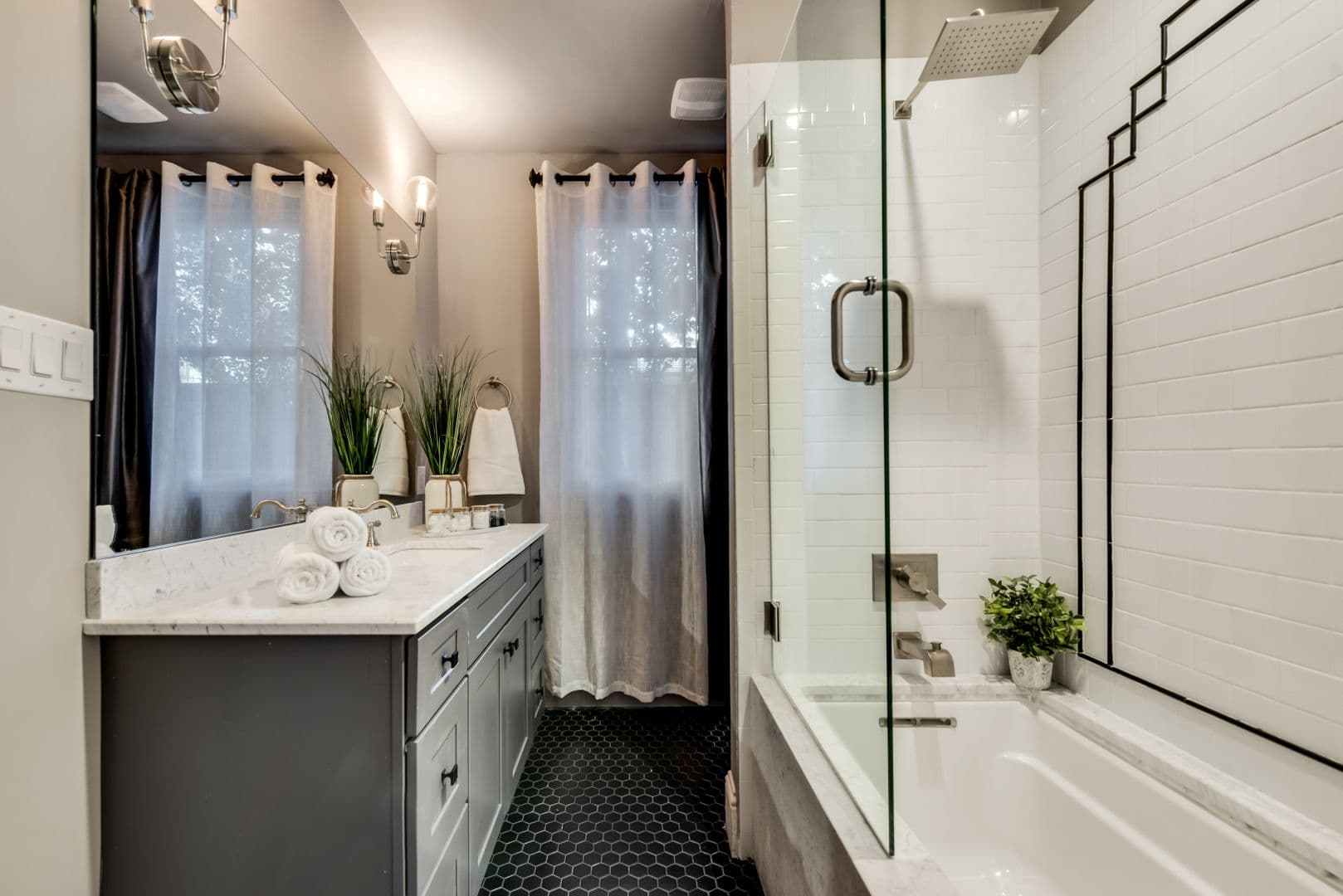 Dallas Apartment: 4902 Worth Street