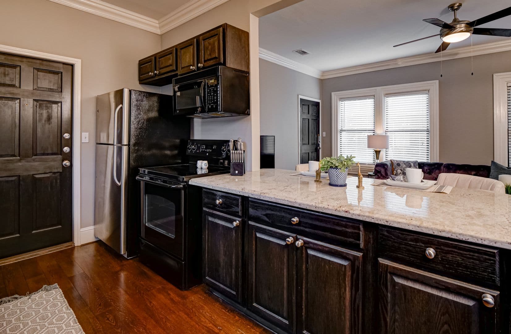 Dallas Apartment: 4417 Swiss Avenue
