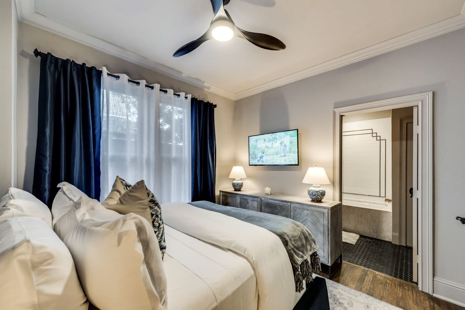 Dallas Apartment: 4902 Worth Street
