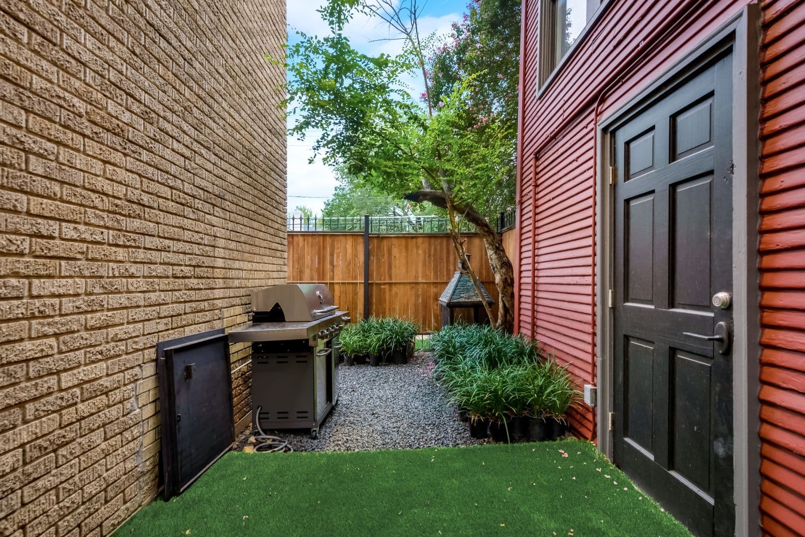 Dallas Apartment: 4903 Worth Street