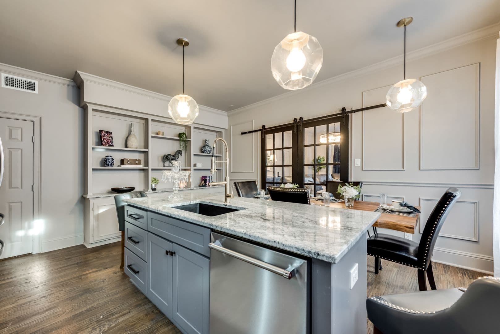 Dallas Apartment: 4902 Worth Street