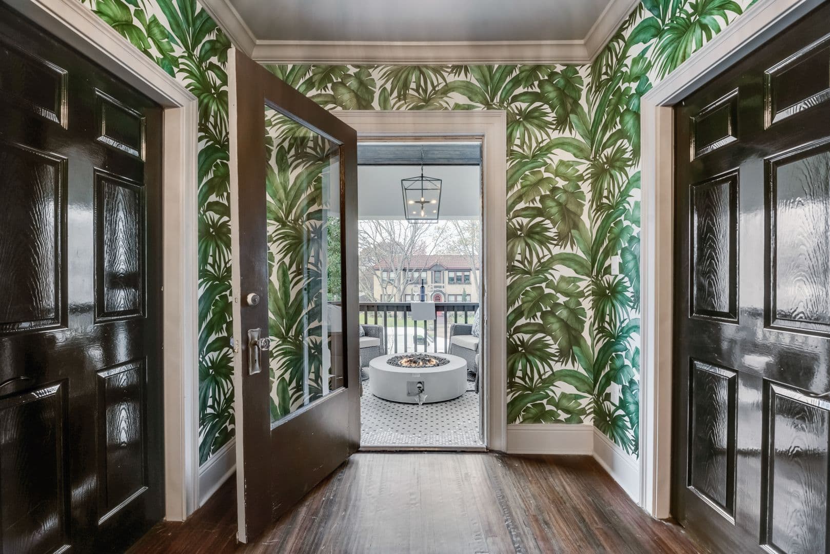 Dallas Apartment: 4902 Worth Street
