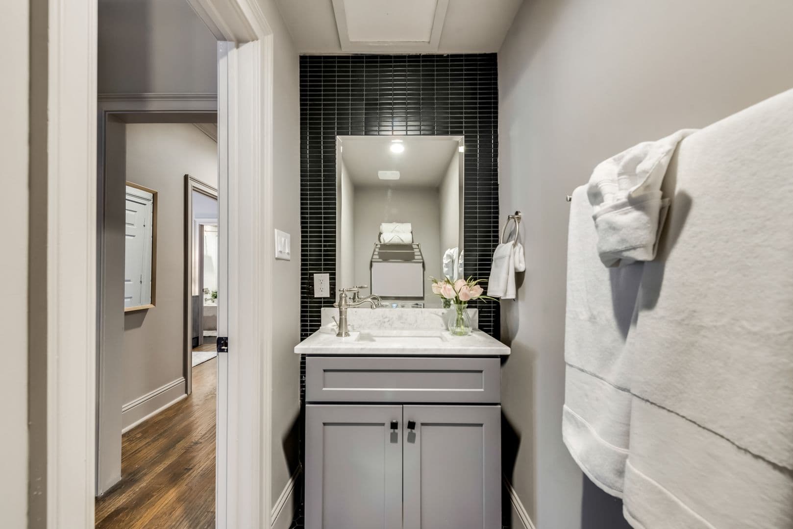 Dallas Apartment: 4902 Worth Street