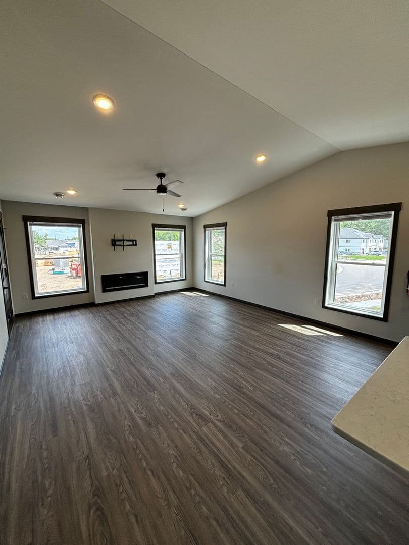 Altoona Apartment: 681, 701, 713, 743 Yosemite Way