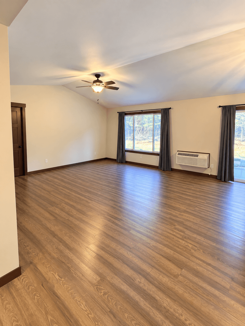 Eau Claire Apartment: 122-124 Hickory Lane