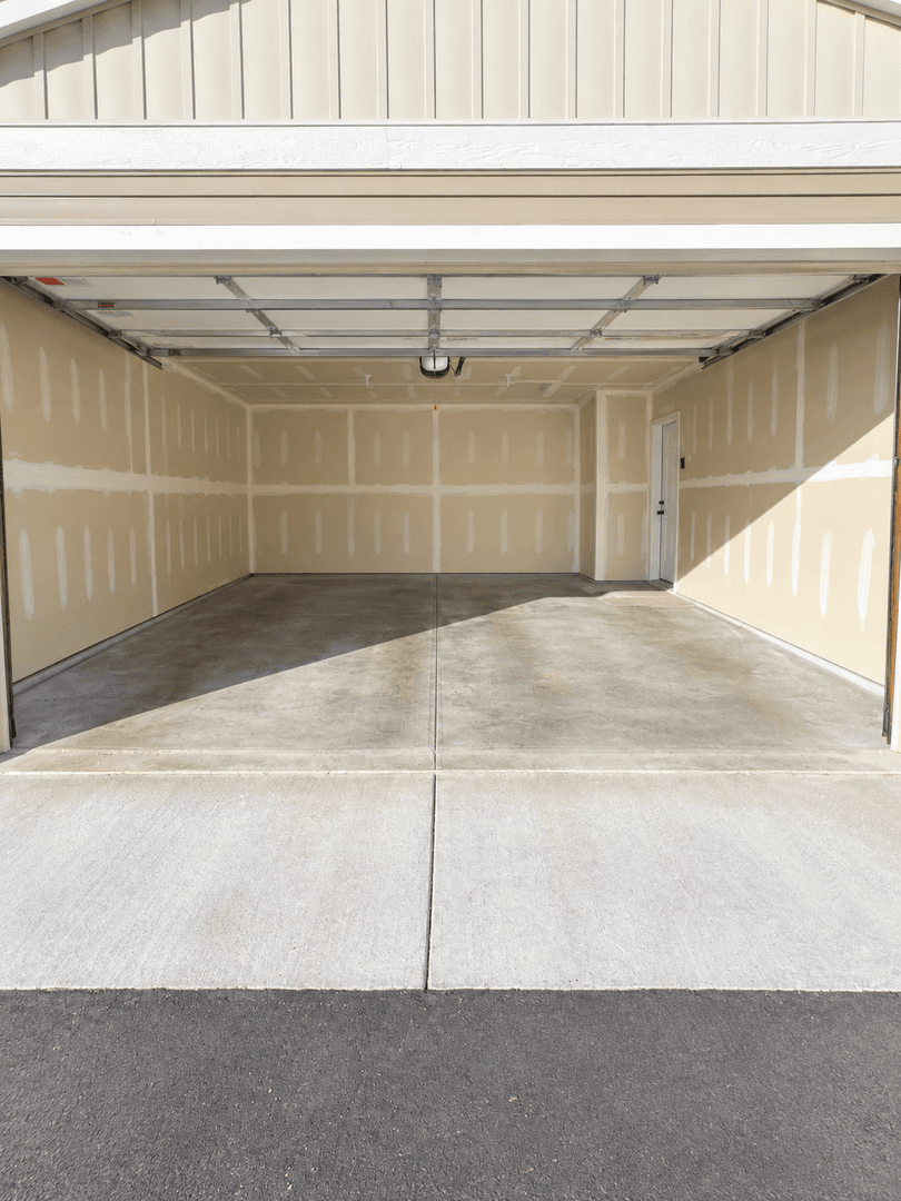 Eau Claire Apartment: 122-124 Hickory Lane