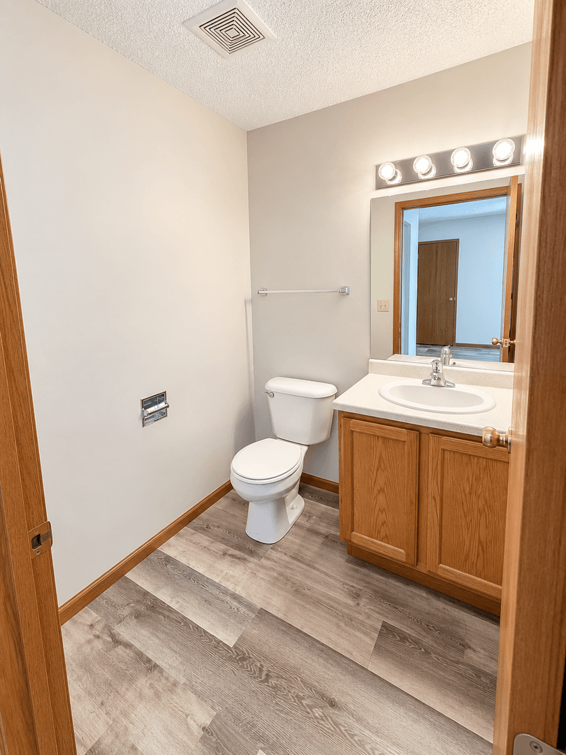 Eau Claire Apartment: 5734 Gables Drive