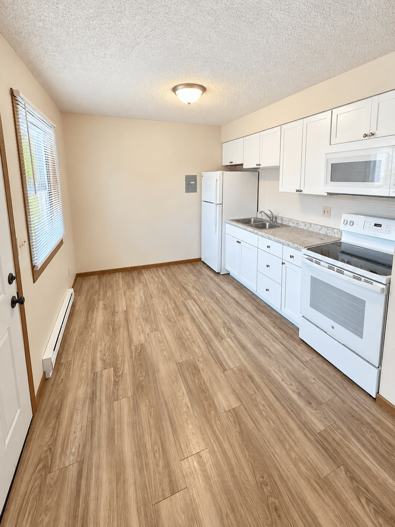 Eau Claire Apartment: 3104 Blakeley Avenue