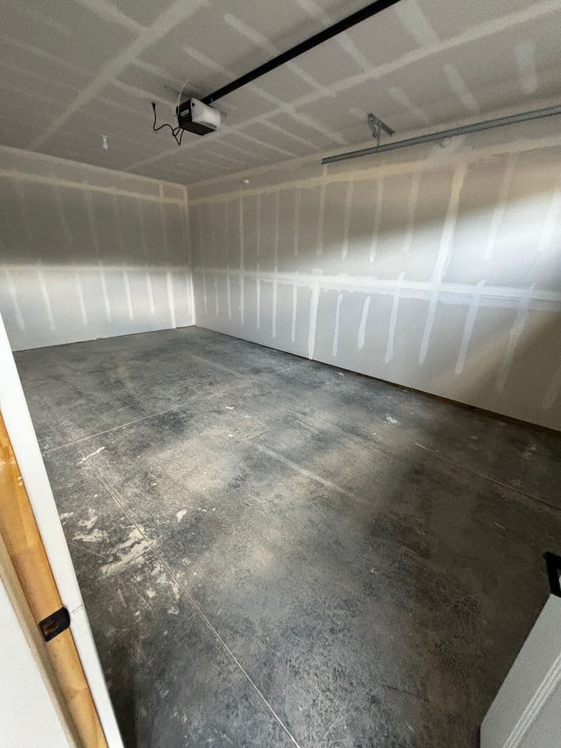 Altoona Apartment: 681, 701, 713, 743 Yosemite Way