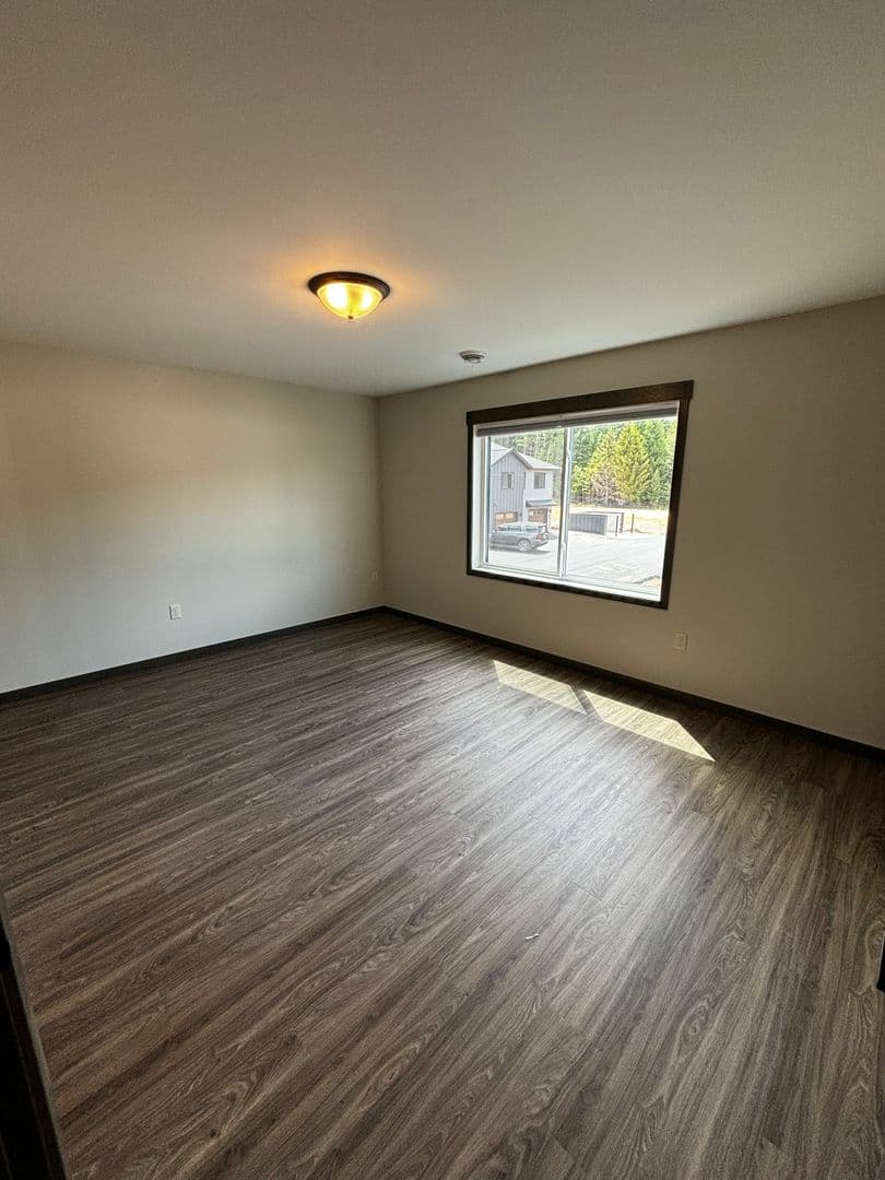 Altoona Apartment: 681, 701, 713, 743 Yosemite Way