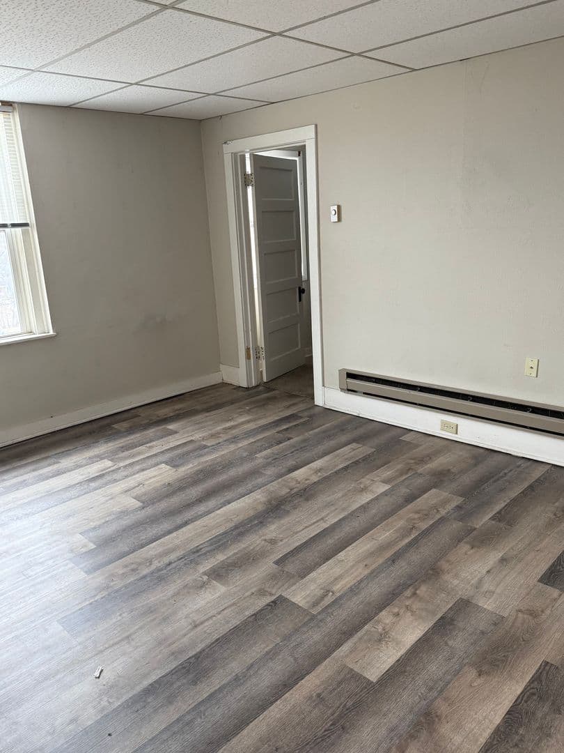 Eau Claire Apartment: 920 Oxford Ave