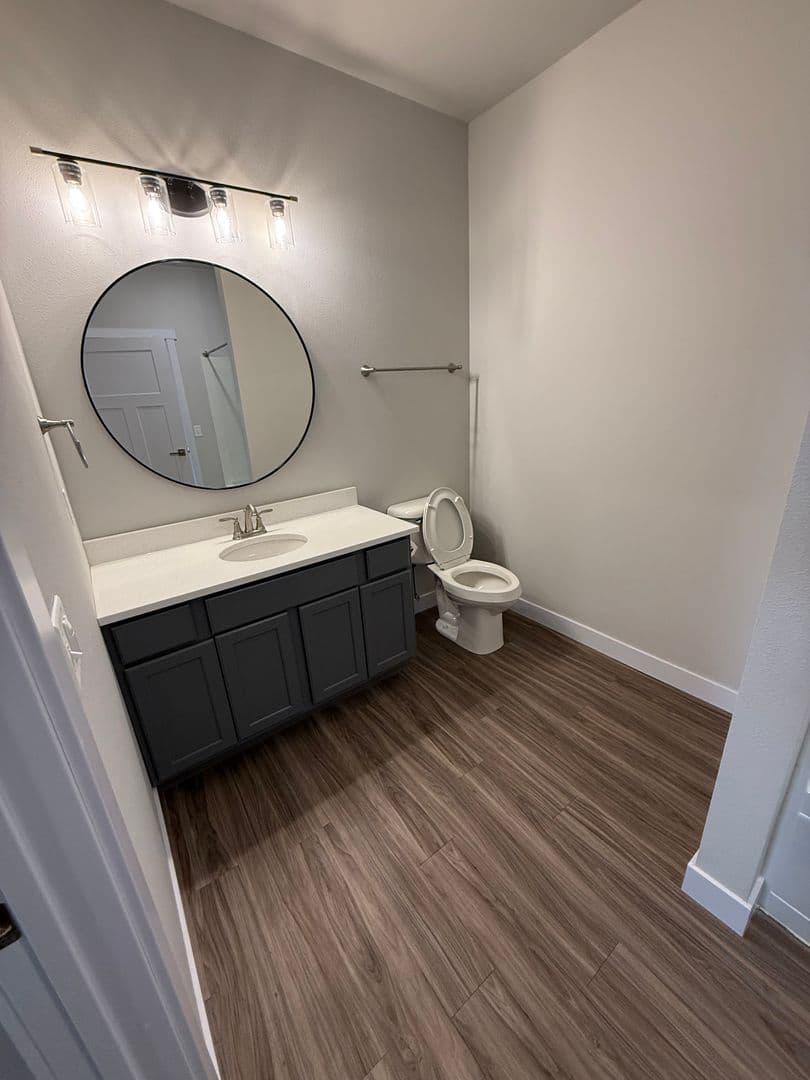 Eau Claire Apartment: 715 S Barstow St