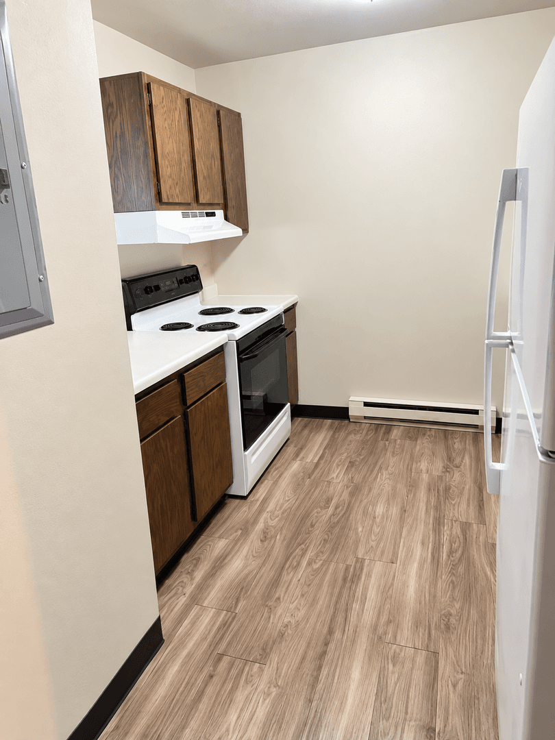 Chippewa Falls Apartment: 557 E Park Ave
