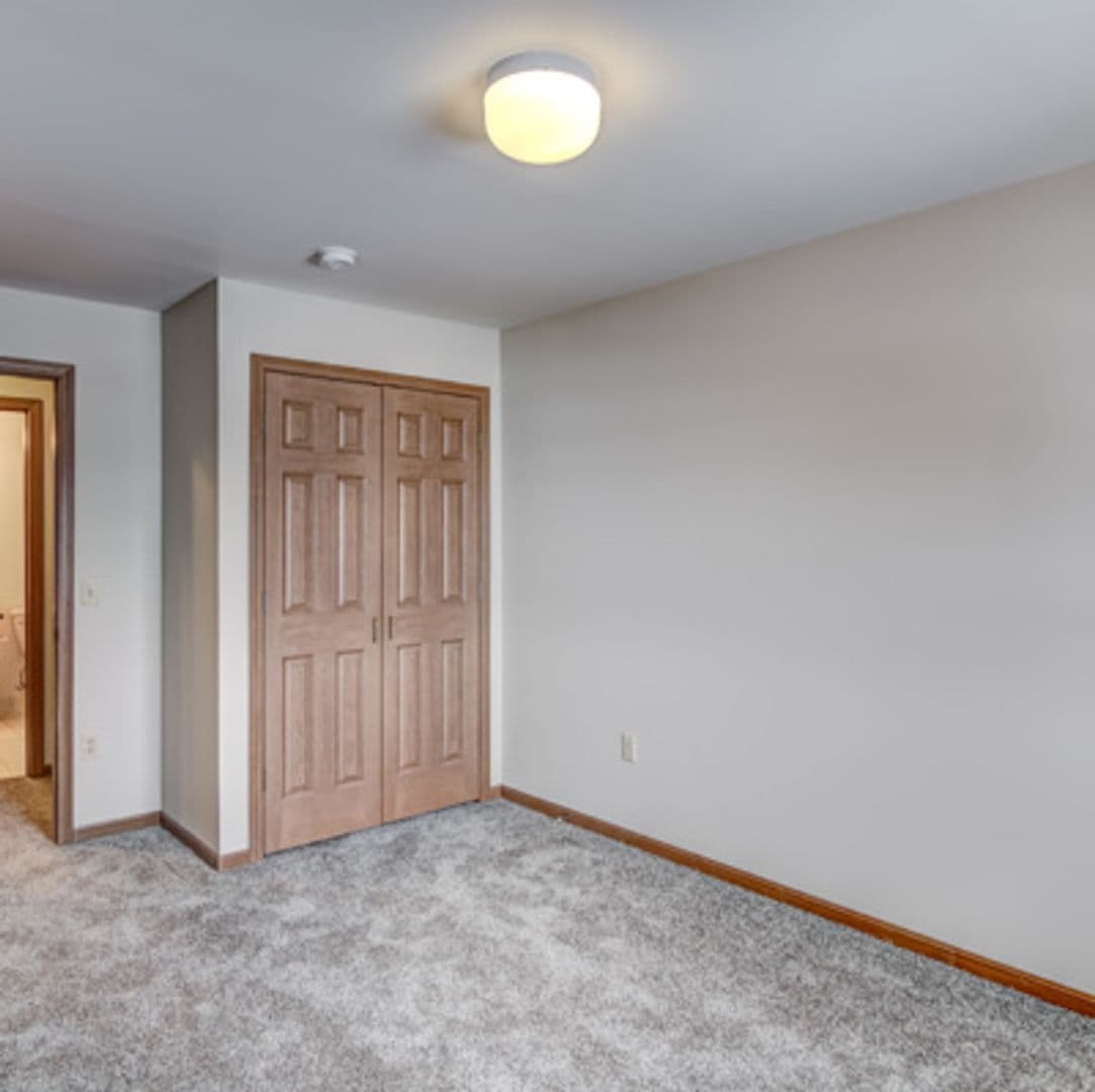 Eau Claire Apartment: 4880 Otteson Lane