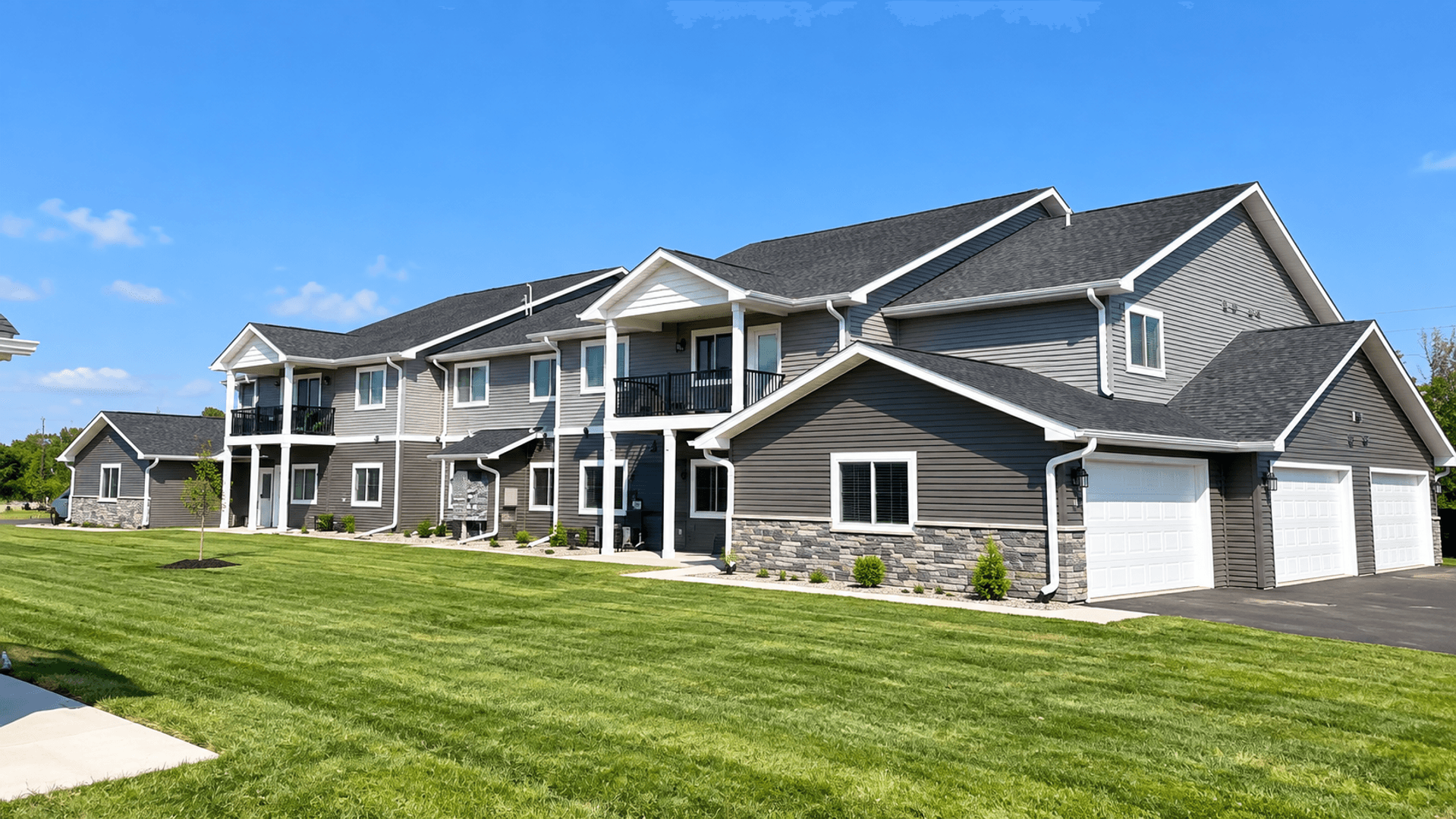 Elk Mound Apartment: 224 & 226 Independence Dr