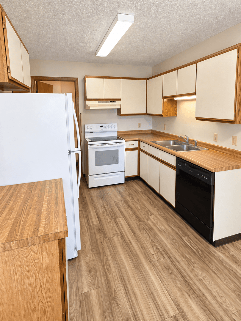 Eau Claire Apartment: 2311 Meadow Lane
