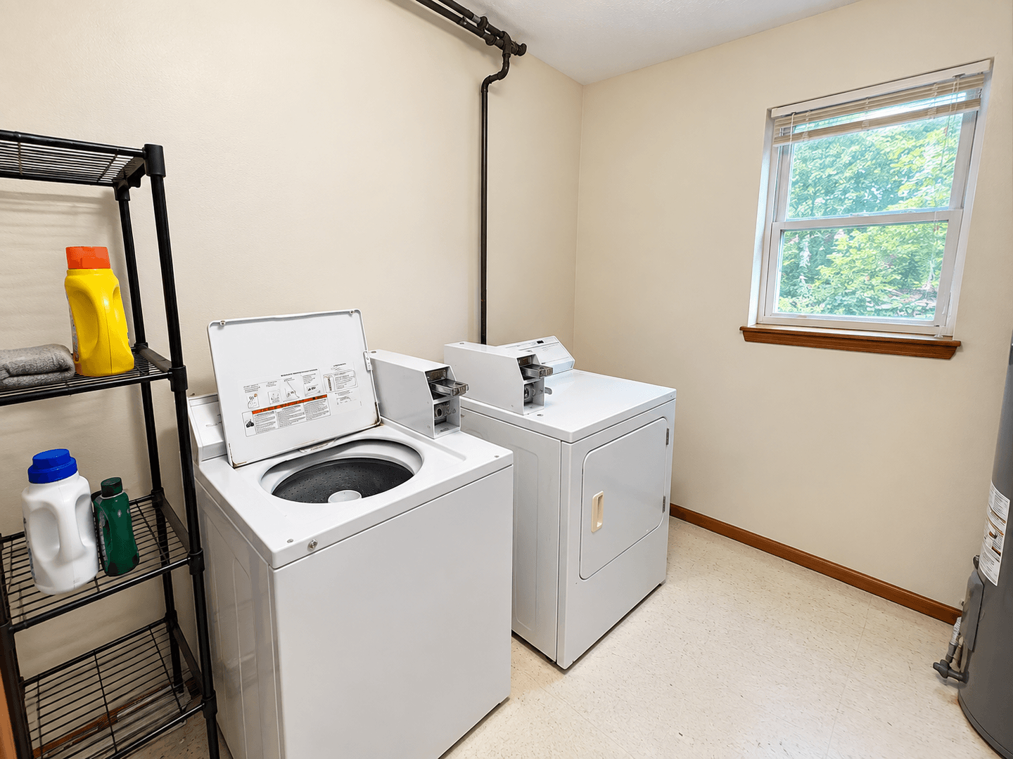 Altoona Apartment: 805 807 809 811 Briar Lane