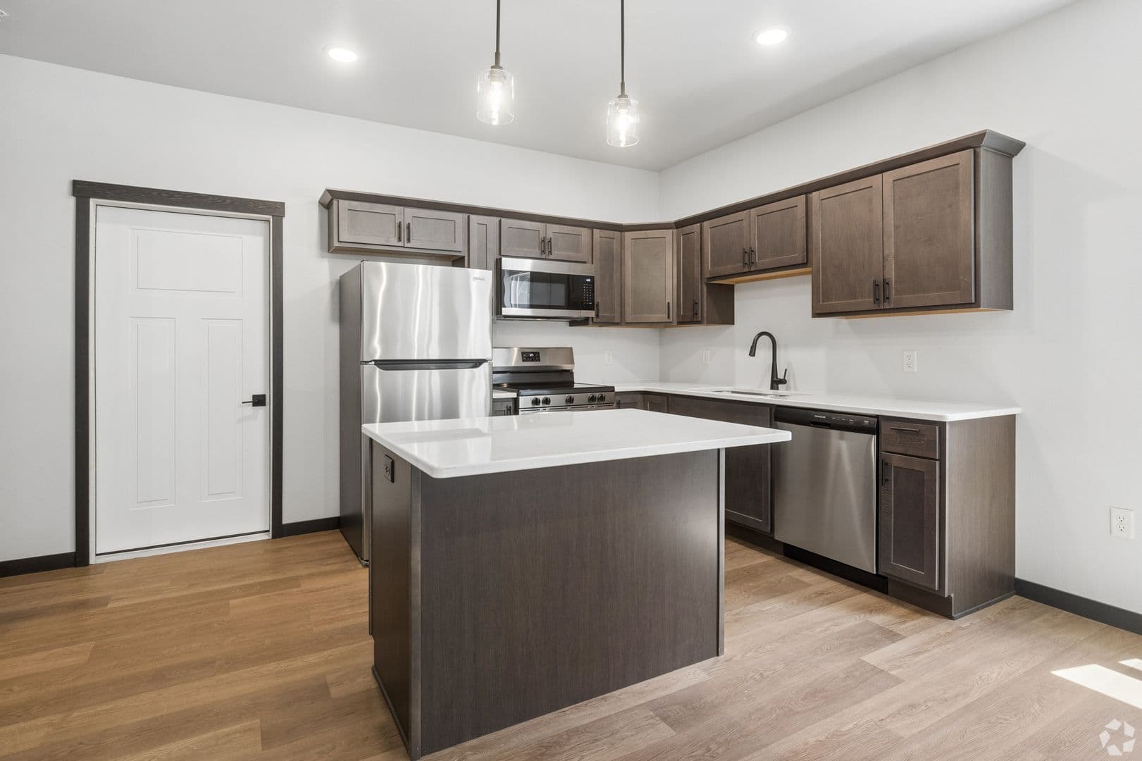 Altoona Apartment: 300 Yellowstone Tr & 676/708/736/756 Yosemite Way