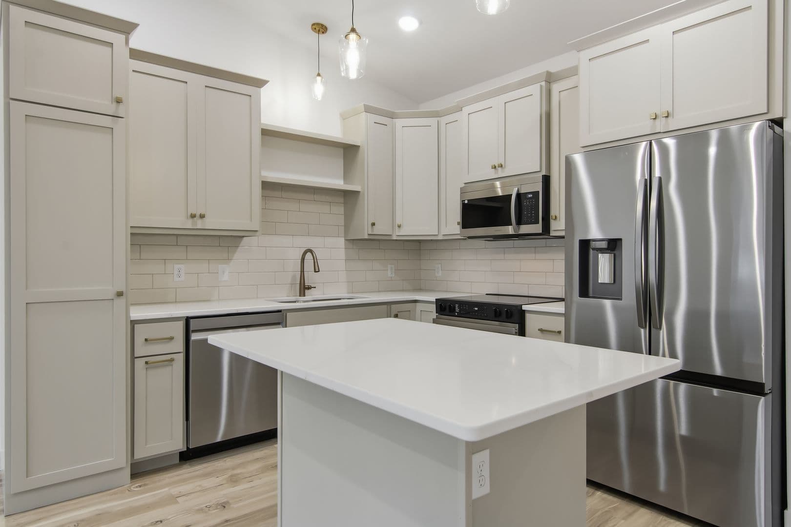 Altoona House: 1715 Whitetail Way