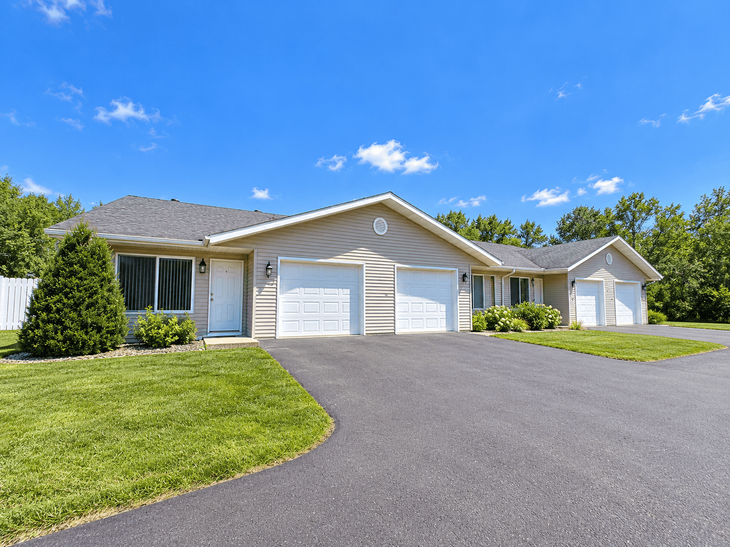 Eau Claire Apartment: 2825 Prestige Ct