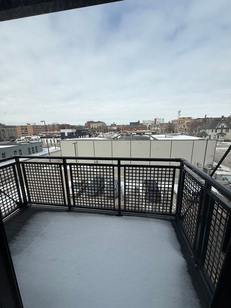 Eau Claire Apartment: 715 S Barstow St