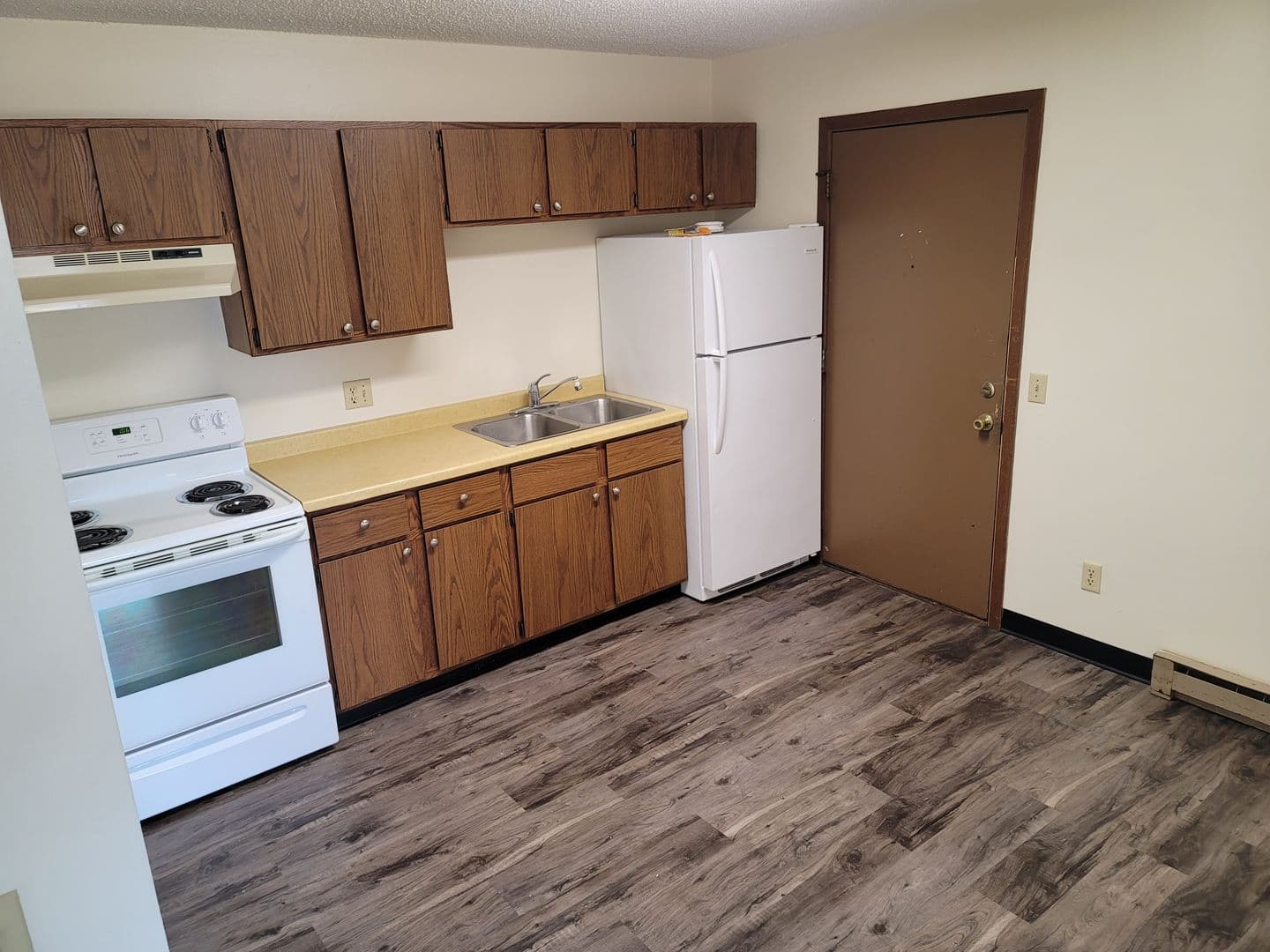 Eau Claire Apartment: 2313 Golf Road
