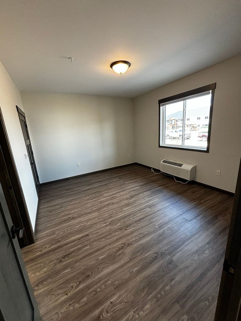 Altoona Apartment: 681, 701, 713, 743 Yosemite Way