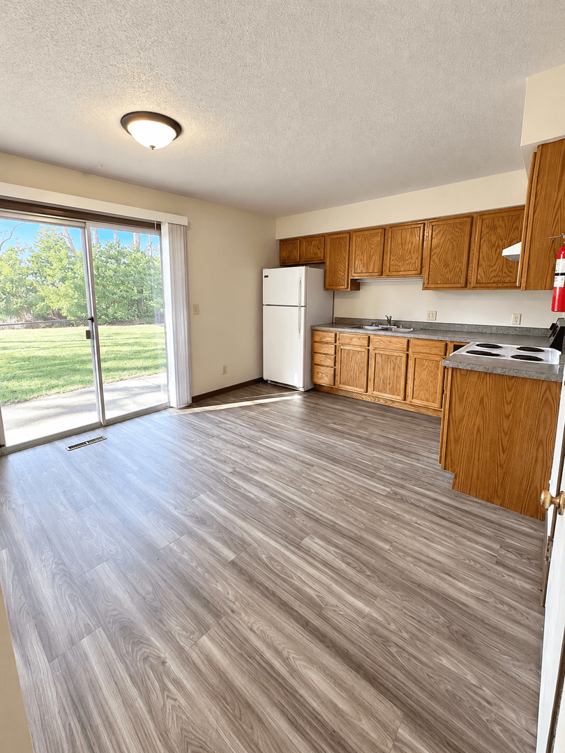 Eau Claire Apartment: 2820-2822 Beverly Hills Dr