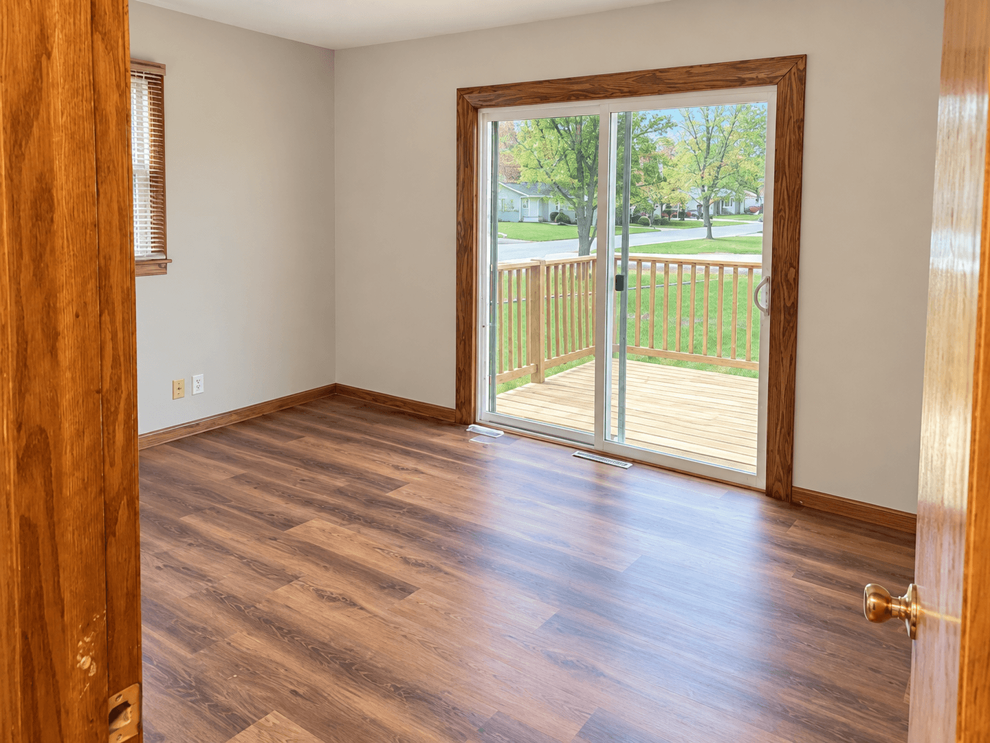 Eau Claire House: 211 Joan St