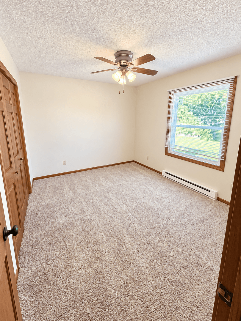 Eau Claire Apartment: 3104 Blakeley Avenue