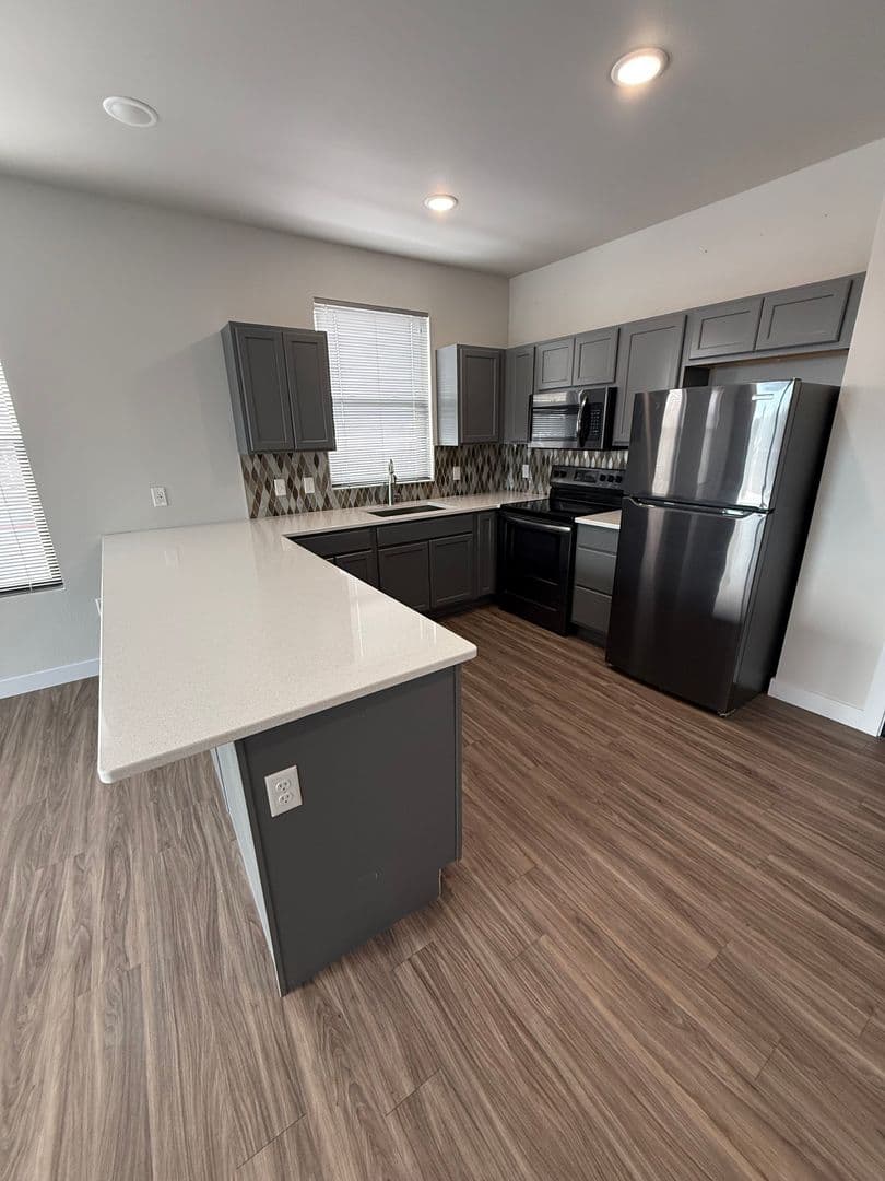 Eau Claire Apartment: 715 S Barstow St