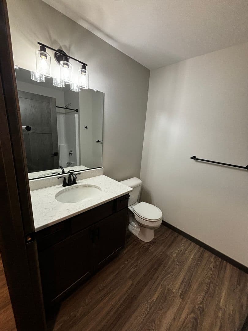 Altoona Apartment: 681, 701, 713, 743 Yosemite Way