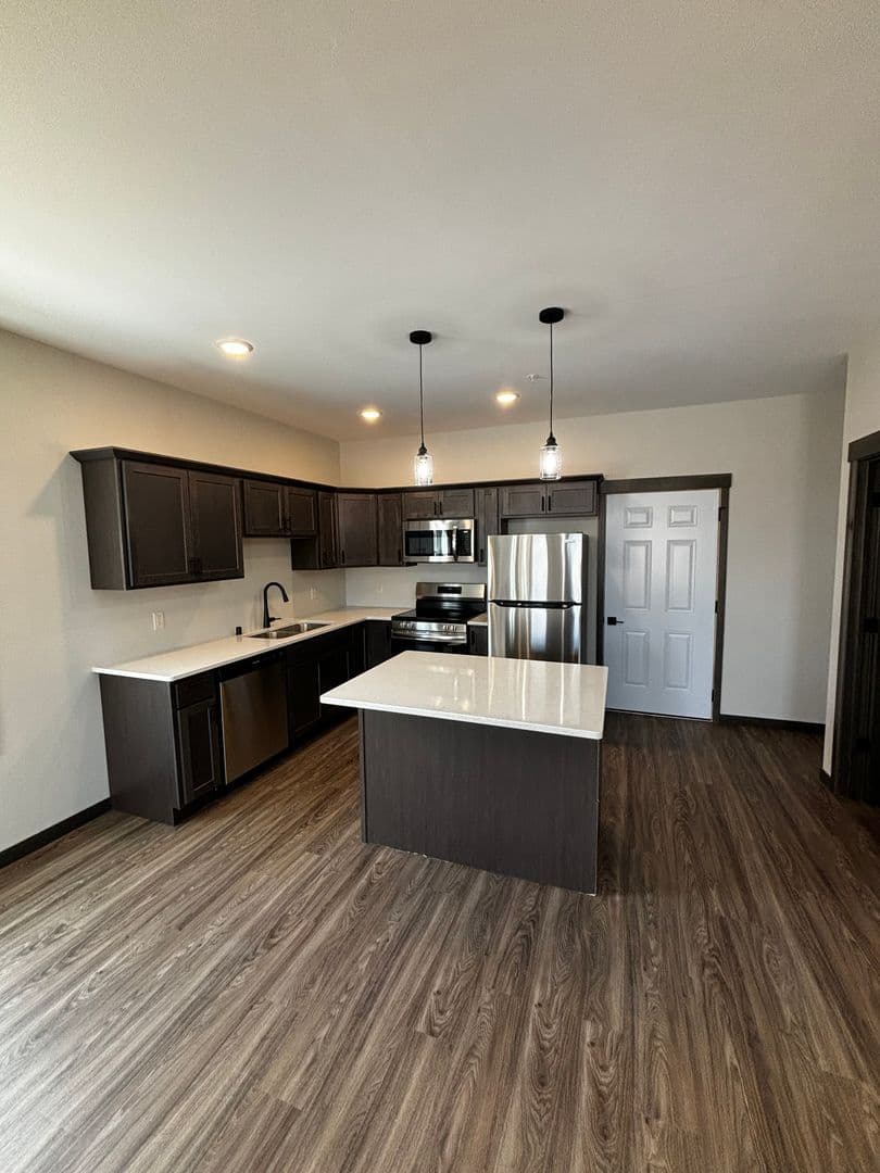 Altoona Apartment: 681, 701, 713, 743 Yosemite Way