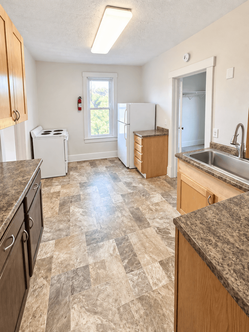Eau Claire Apartment: 611 - 611 1/2 Bergen Ave