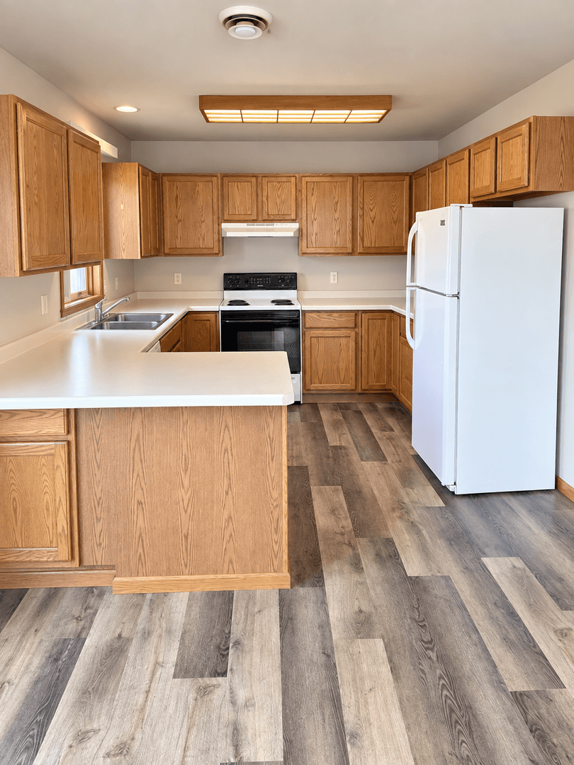 Eau Claire Apartment: 2825 Prestige Ct