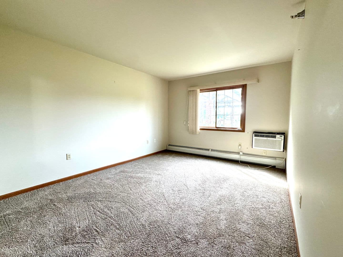 Eau Claire Apartment: 4880 Otteson Lane