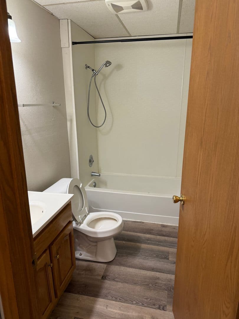 Eau Claire Apartment: 920 Oxford Ave