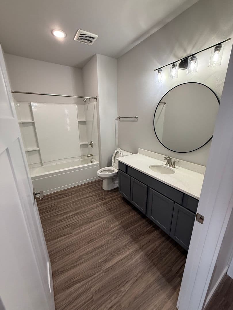 Eau Claire Apartment: 715 S Barstow St