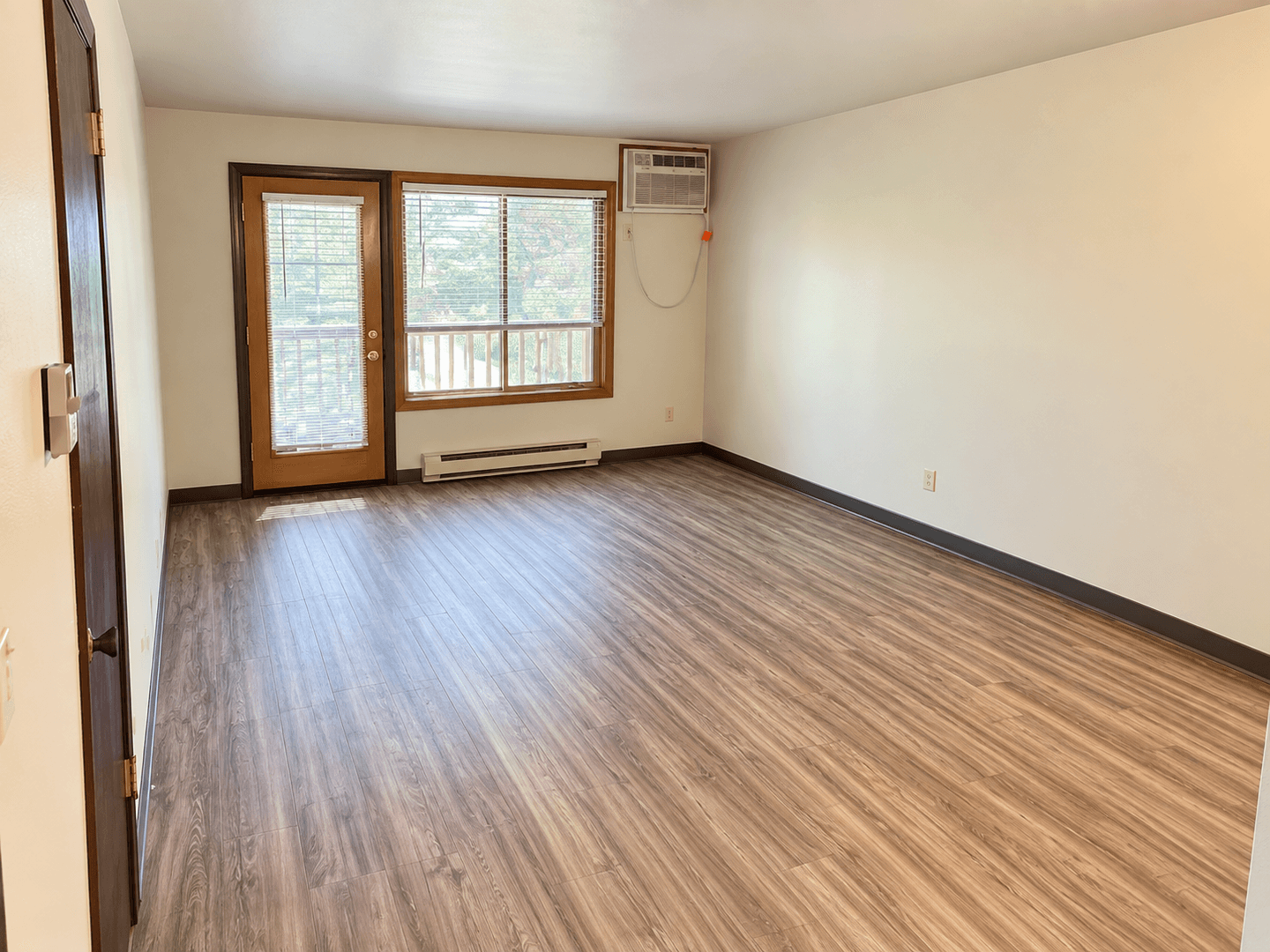 Chippewa Falls Apartment: 557 E Park Ave