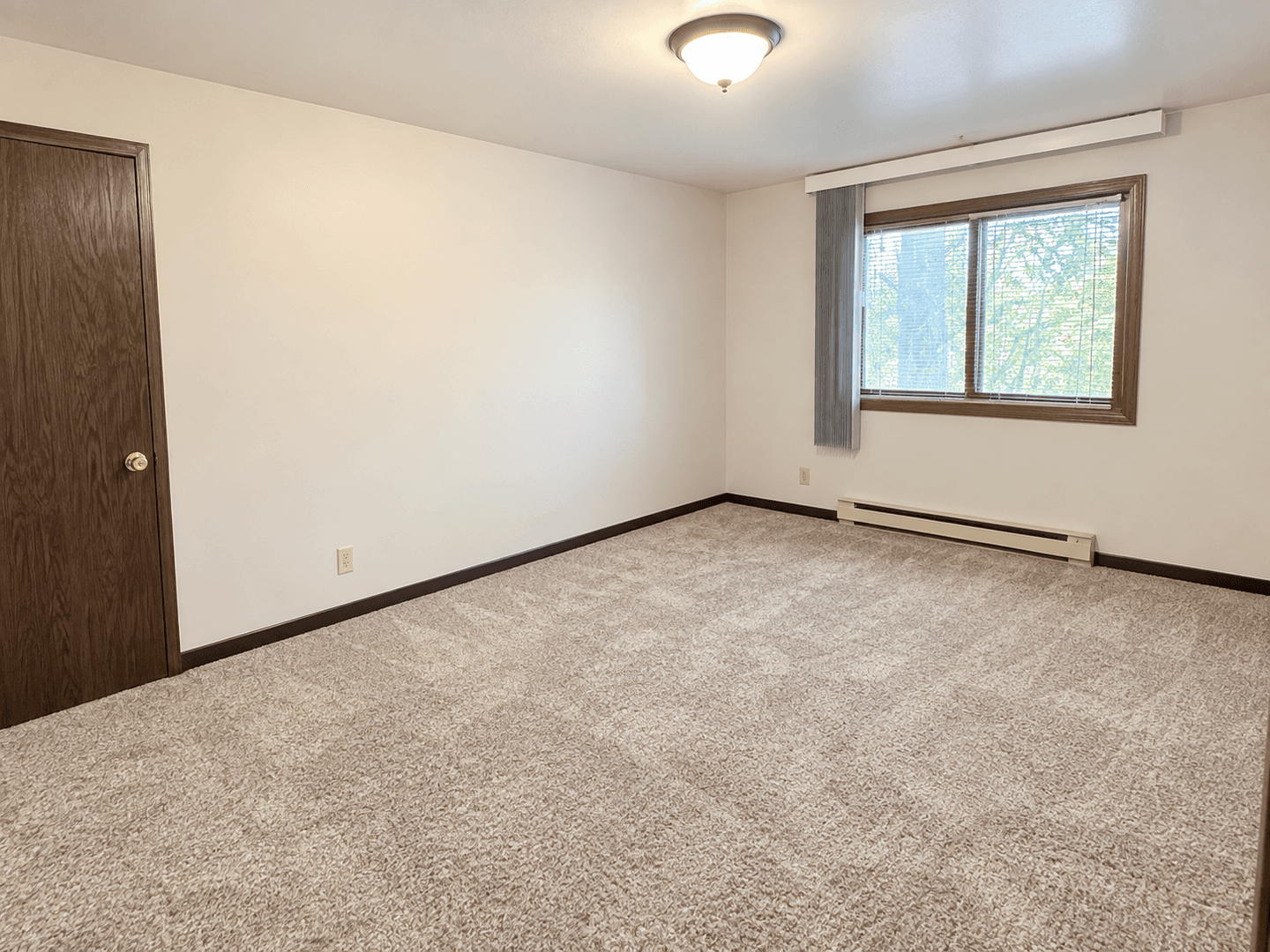 Chippewa Falls Apartment: 557 E Park Ave