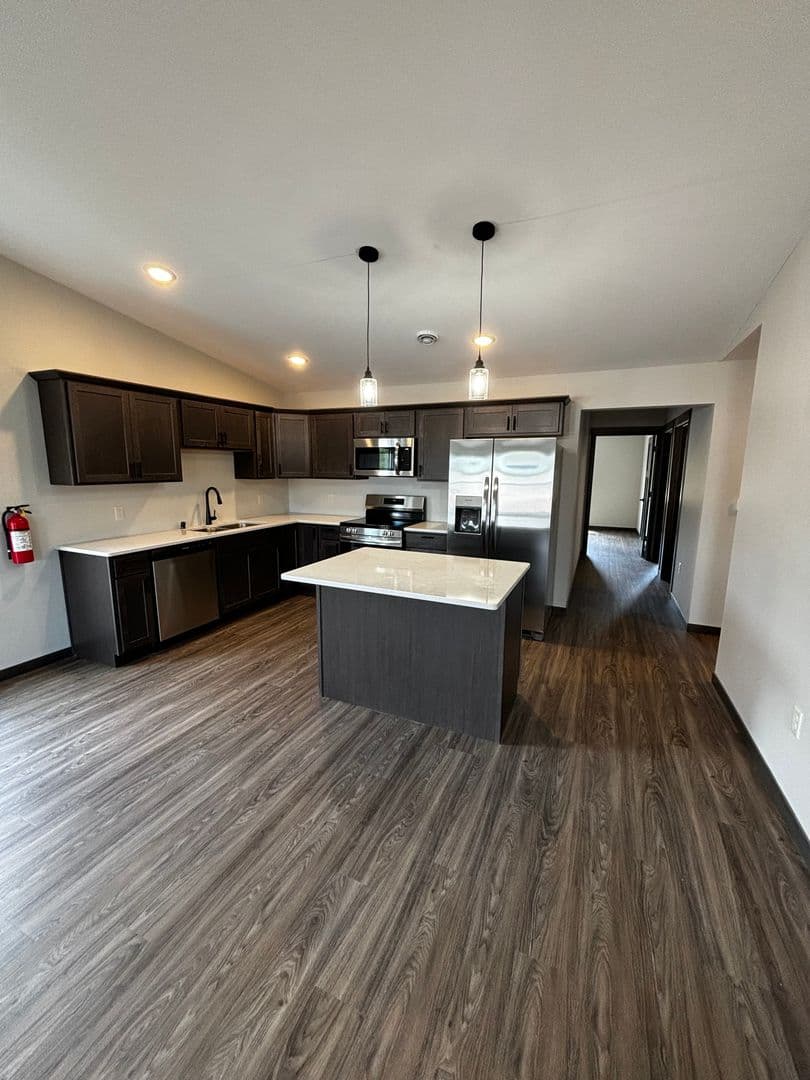 Altoona Apartment: 681, 701, 713, 743 Yosemite Way