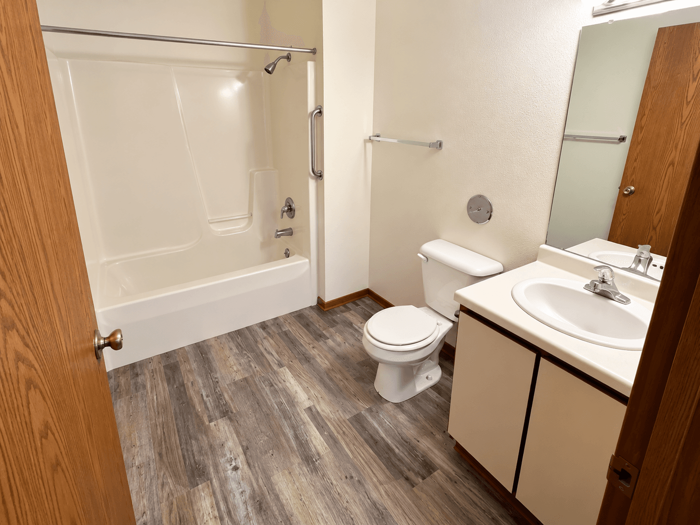 Altoona Apartment: 805 807 809 811 Briar Lane