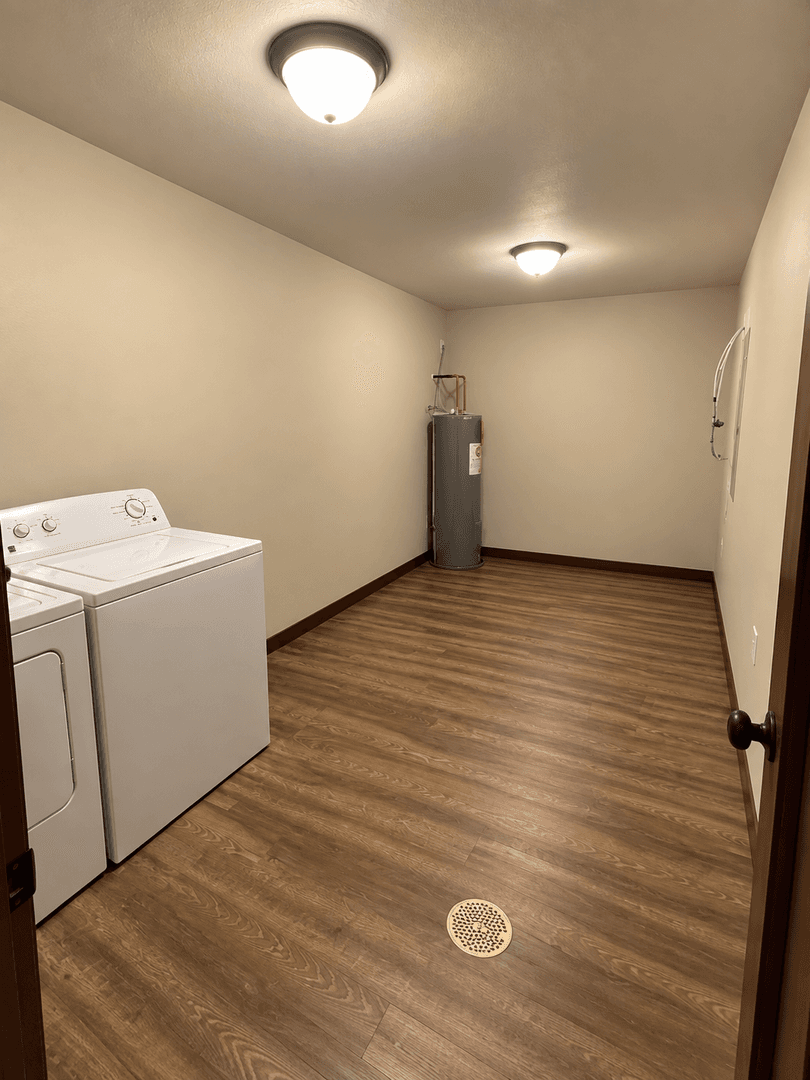 Eau Claire Apartment: 122-124 Hickory Lane