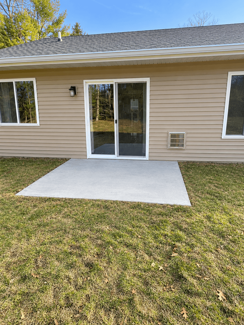 Eau Claire Apartment: 122-124 Hickory Lane