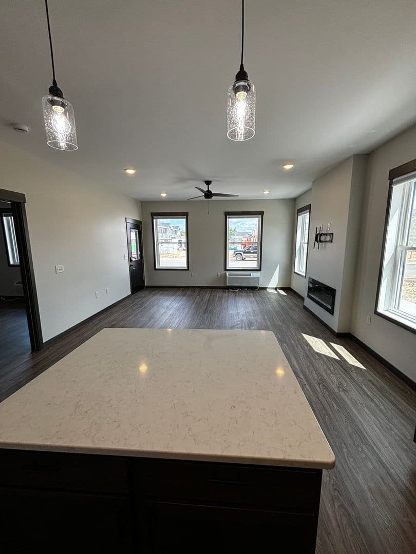 Altoona Apartment: 681, 701, 713, 743 Yosemite Way