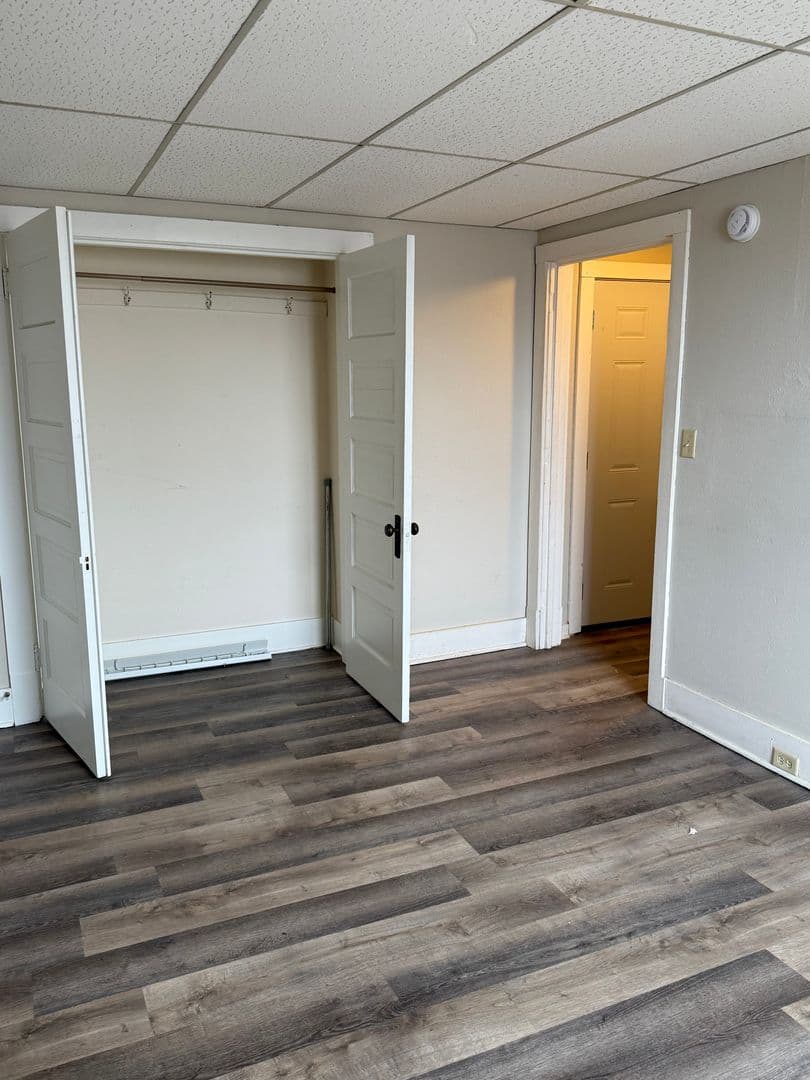 Eau Claire Apartment: 920 Oxford Ave
