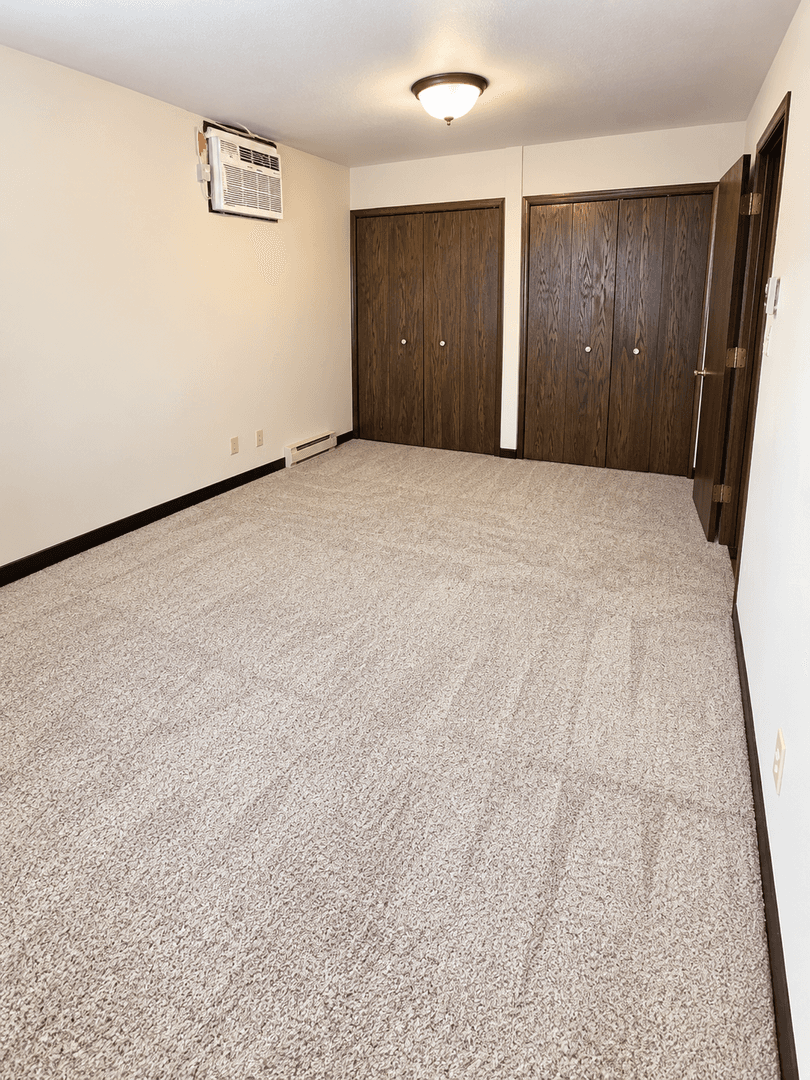 Chippewa Falls Apartment: 557 E Park Ave
