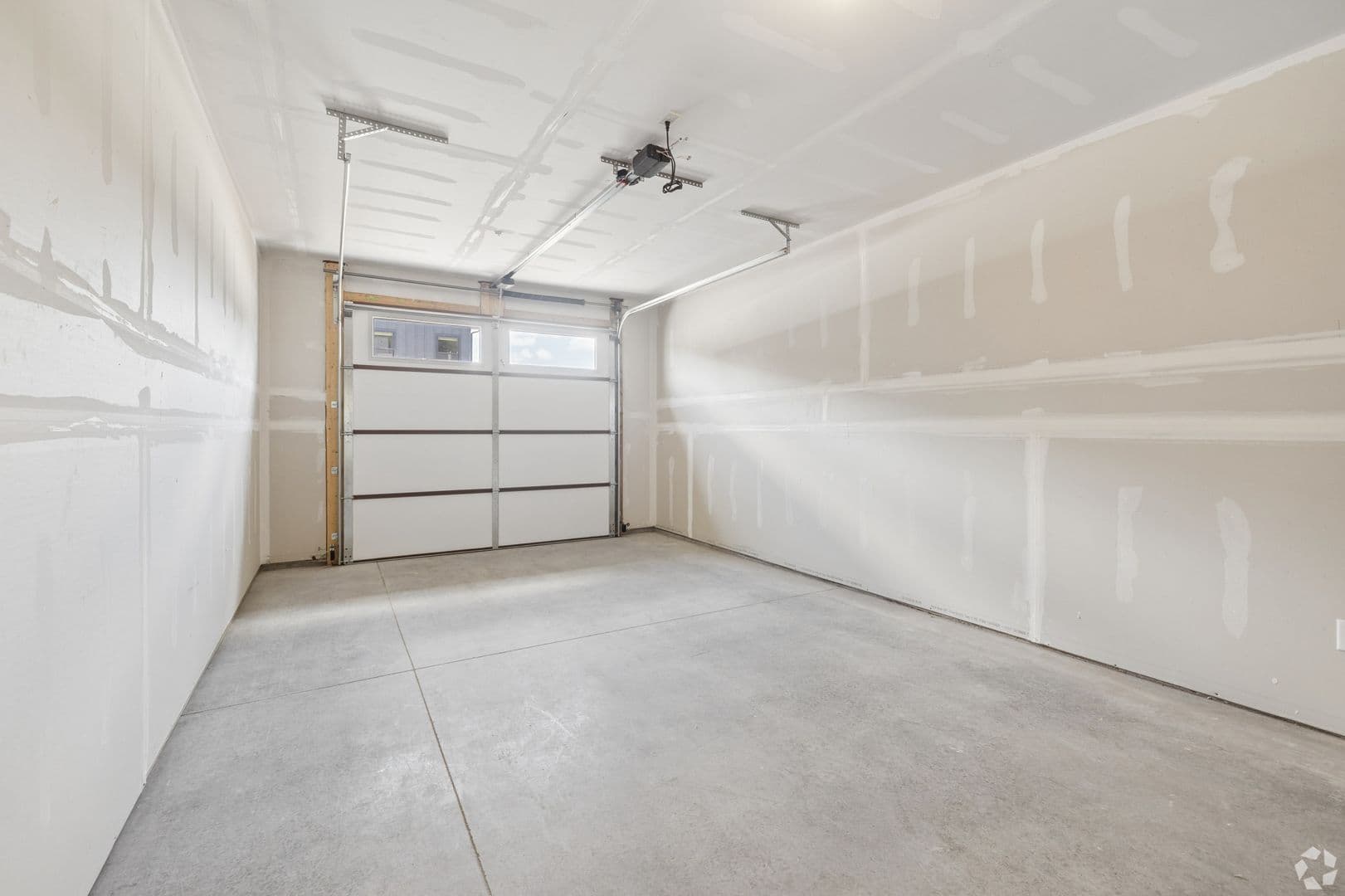 Altoona Apartment: 300 Yellowstone Tr & 676/708/736/756 Yosemite Way
