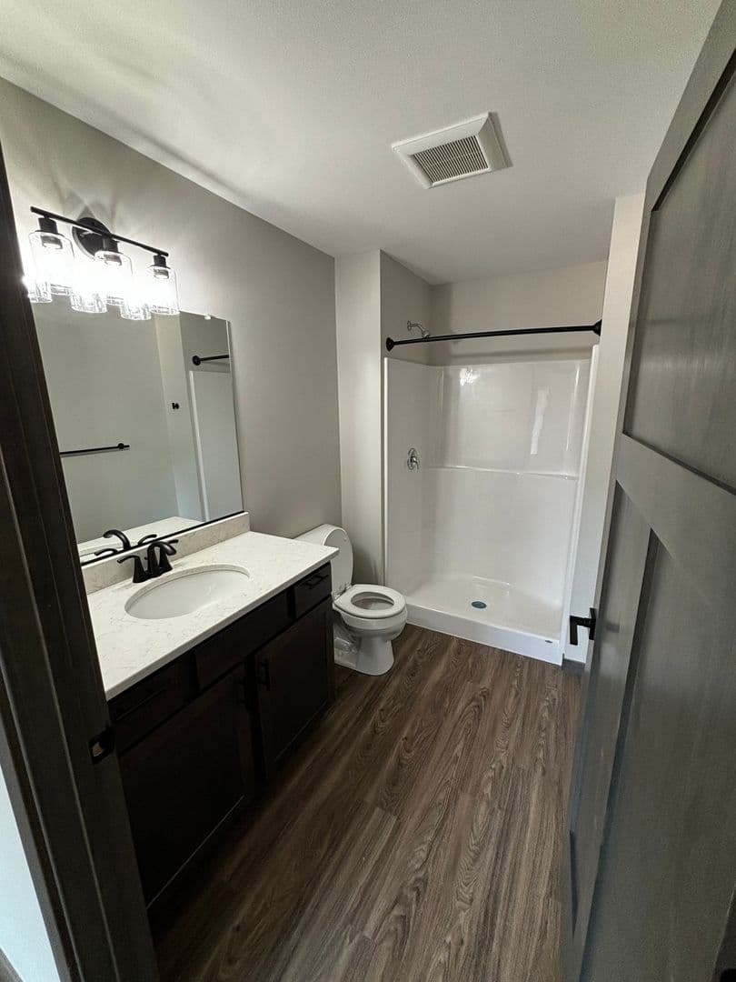 Altoona Apartment: 681, 701, 713, 743 Yosemite Way